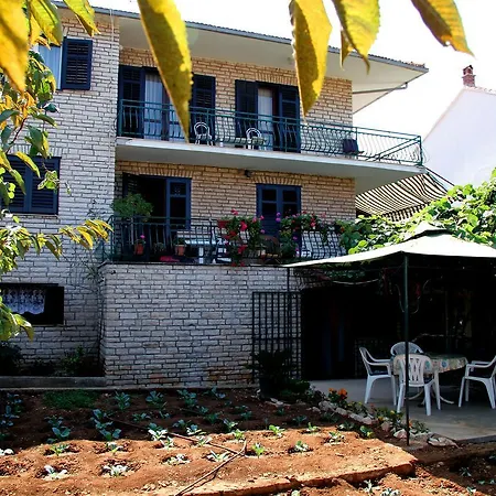 14426a Apartment *