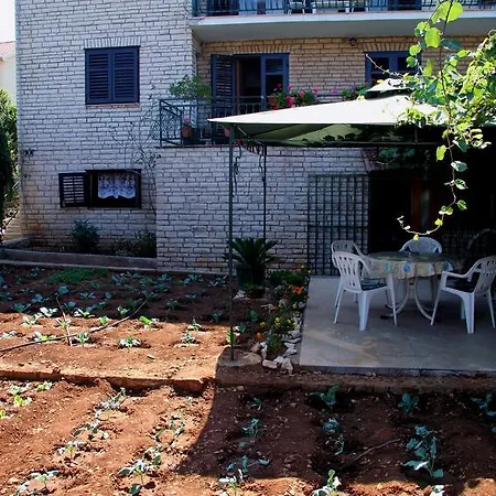 14426a Apartment *